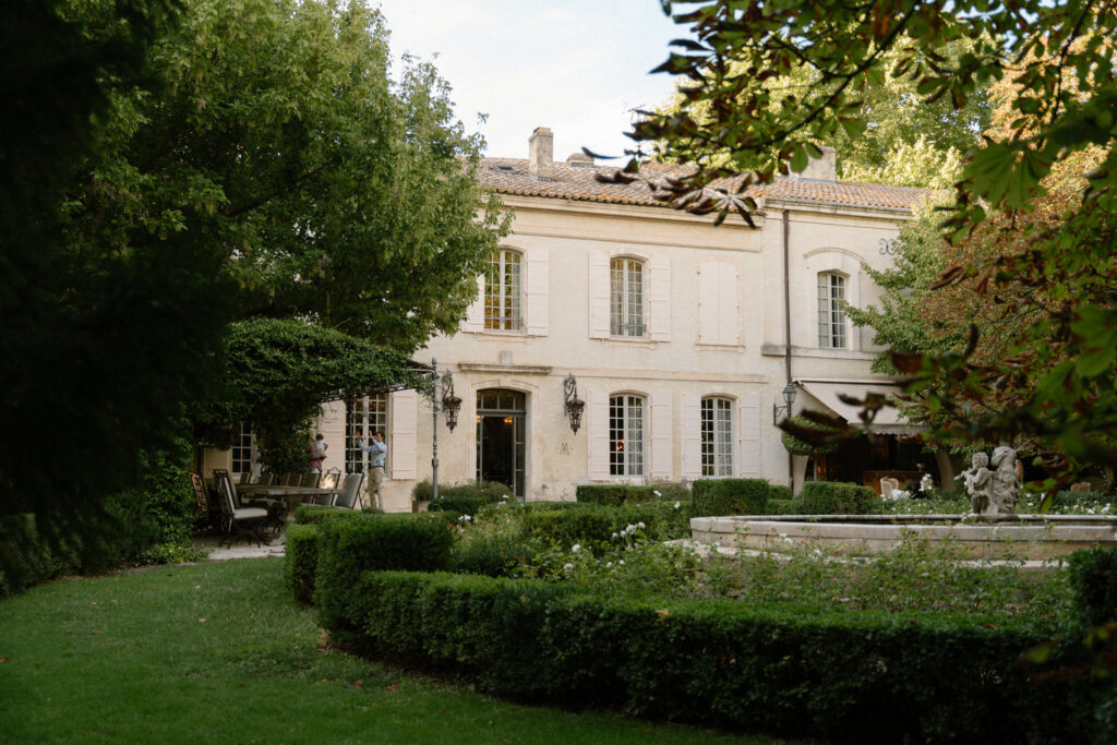 Elegant intimate wedding mas chabran provence00037