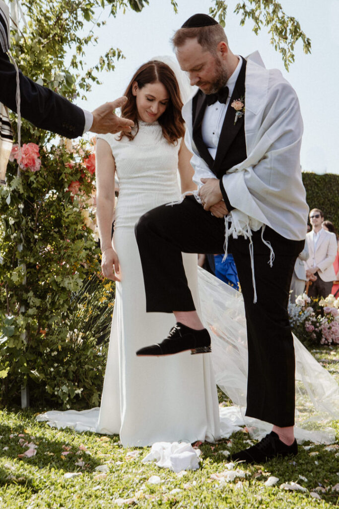 Jo &amp; gregBreaking of glass jewish ceremony in Rome