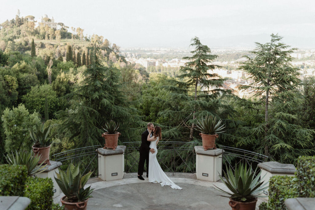 Epic wedding photo in Rome