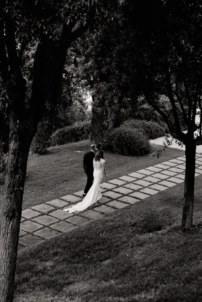 elegant wedding couple photo in a garden