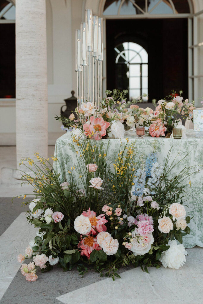 Italian wedding florals in Villa Miani