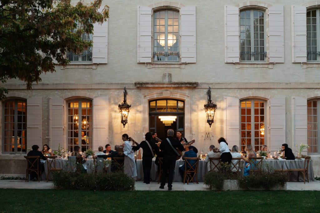 Intimate editorial wedding chabran provence00089